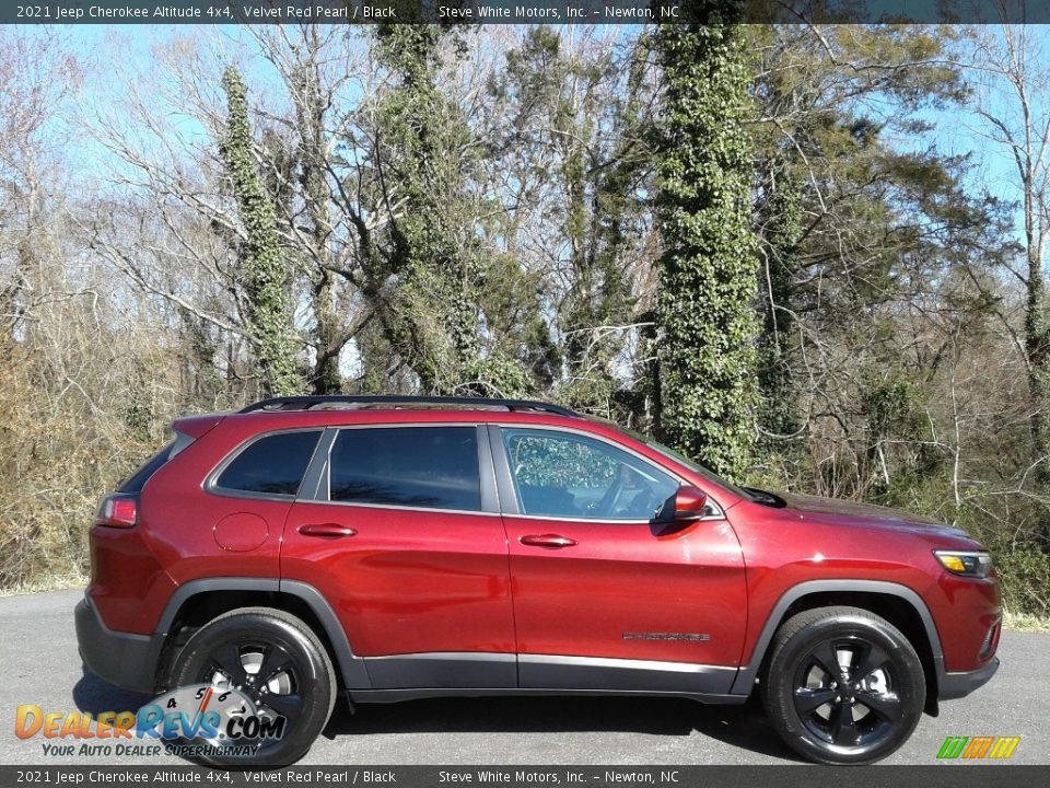 2021 Jeep Cherokee Altitude 4x4 Velvet Red Pearl / Black Photo #5