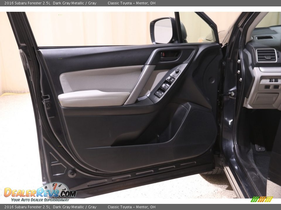 2016 Subaru Forester 2.5i Dark Gray Metallic / Gray Photo #4