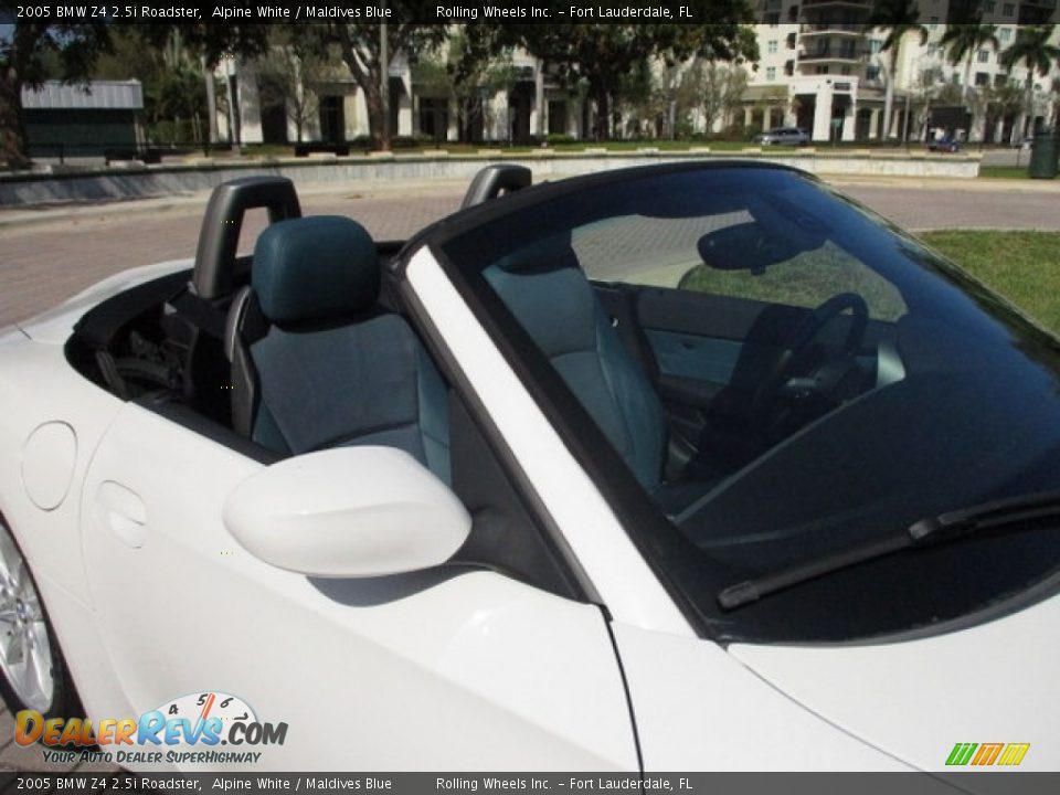 2005 BMW Z4 2.5i Roadster Alpine White / Maldives Blue Photo #17