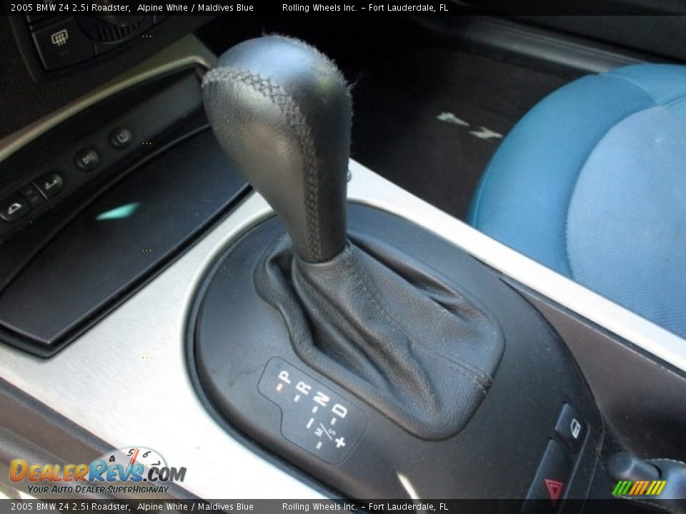 2005 BMW Z4 2.5i Roadster Alpine White / Maldives Blue Photo #23