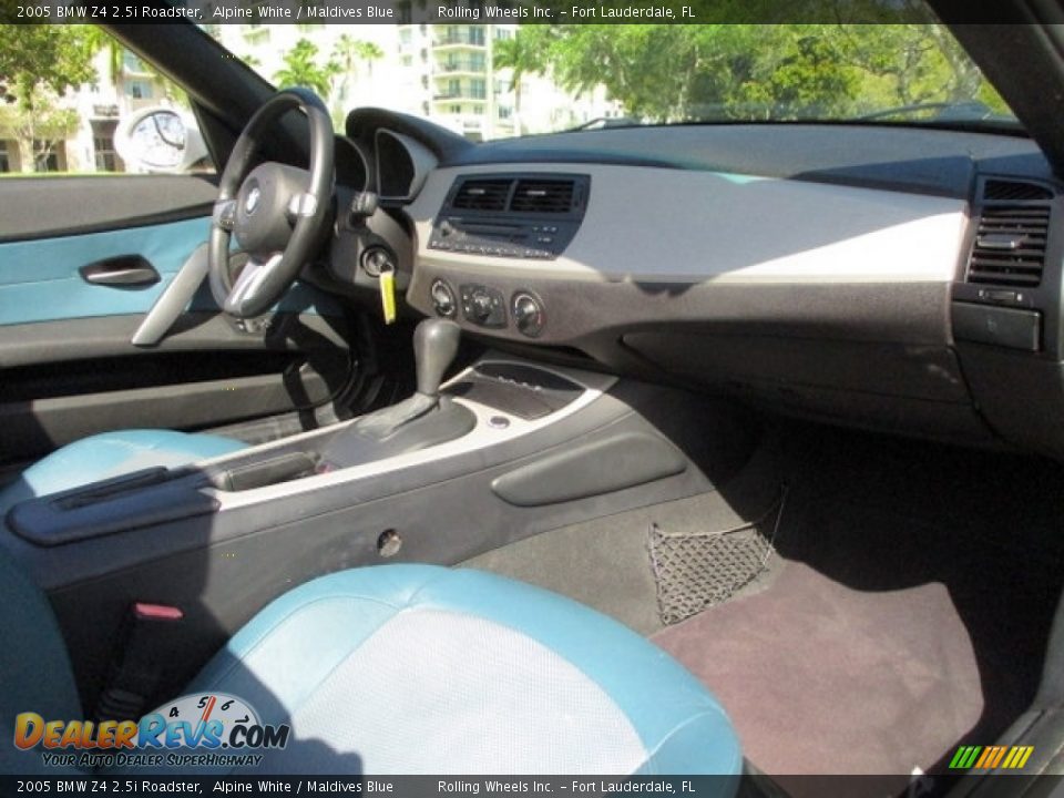 2005 BMW Z4 2.5i Roadster Alpine White / Maldives Blue Photo #26