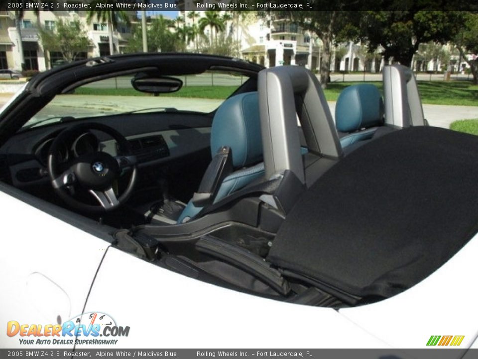 2005 BMW Z4 2.5i Roadster Alpine White / Maldives Blue Photo #28