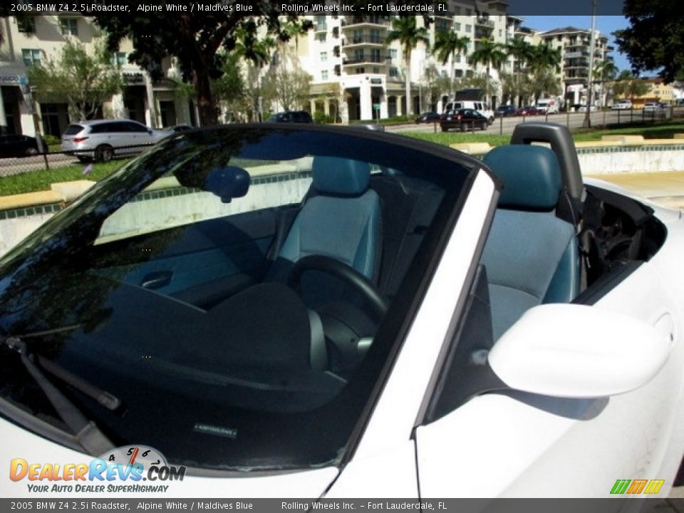 2005 BMW Z4 2.5i Roadster Alpine White / Maldives Blue Photo #30