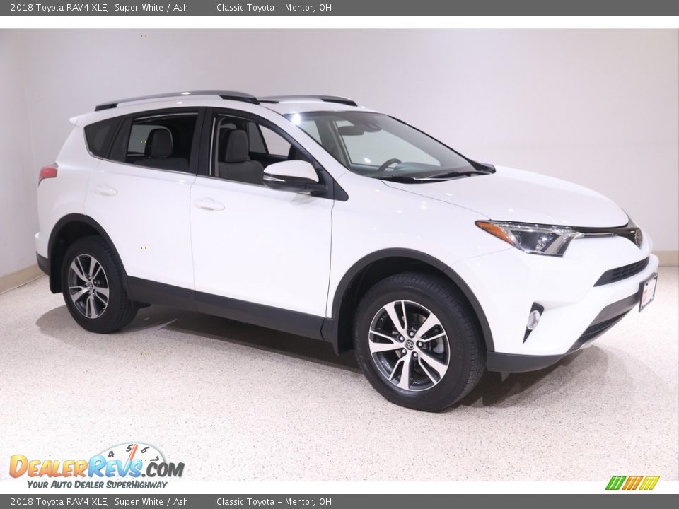 2018 Toyota RAV4 XLE Super White / Ash Photo #1