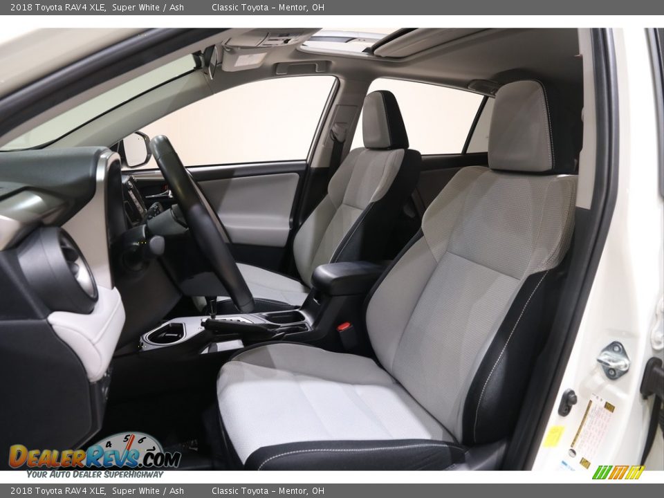 2018 Toyota RAV4 XLE Super White / Ash Photo #5