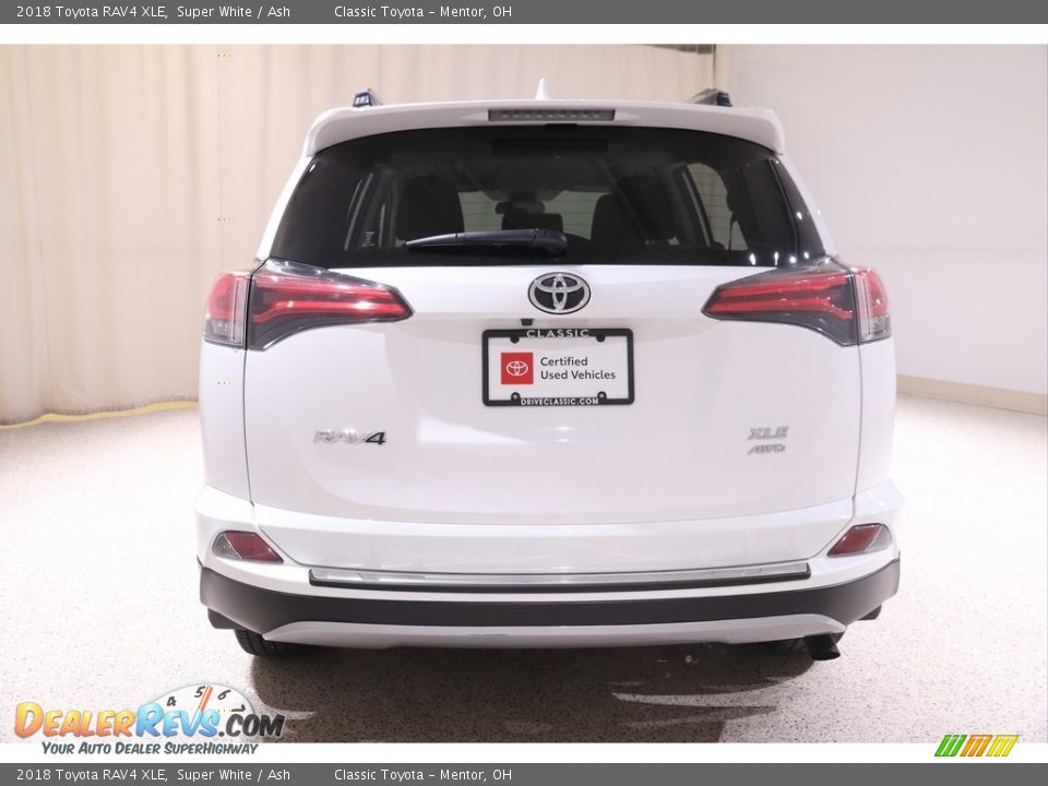 2018 Toyota RAV4 XLE Super White / Ash Photo #19