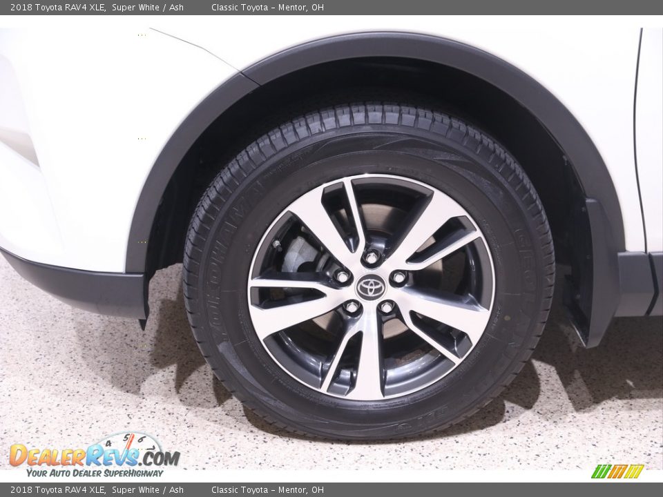 2018 Toyota RAV4 XLE Super White / Ash Photo #21