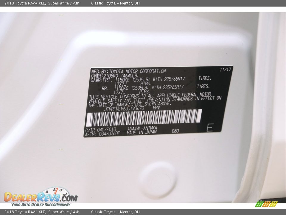 2018 Toyota RAV4 XLE Super White / Ash Photo #22