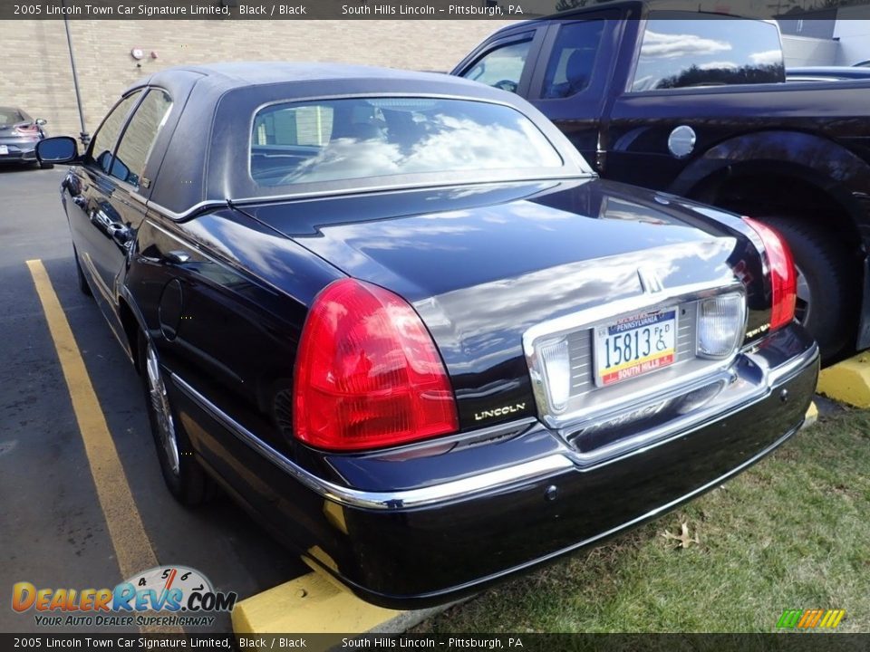 2005 Lincoln Town Car Signature Limited Black / Black Photo #2