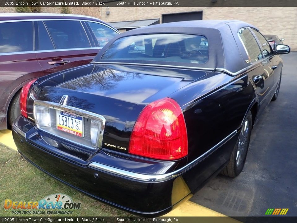 2005 Lincoln Town Car Signature Limited Black / Black Photo #4