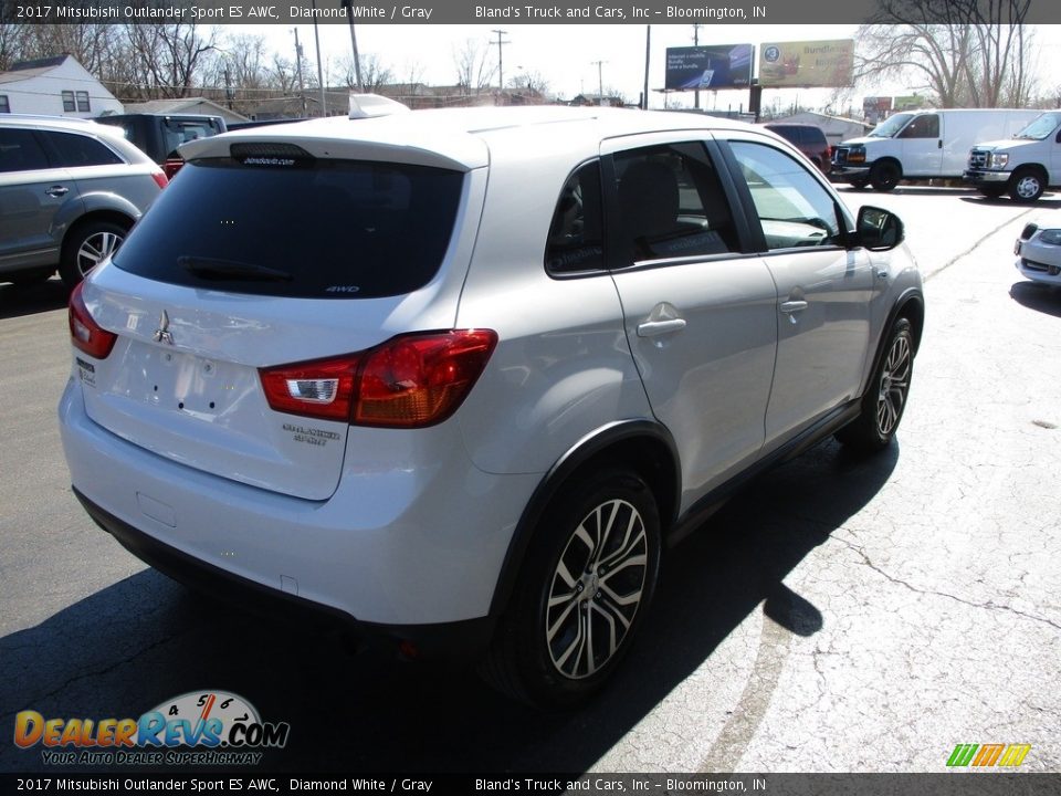 2017 Mitsubishi Outlander Sport ES AWC Diamond White / Gray Photo #4