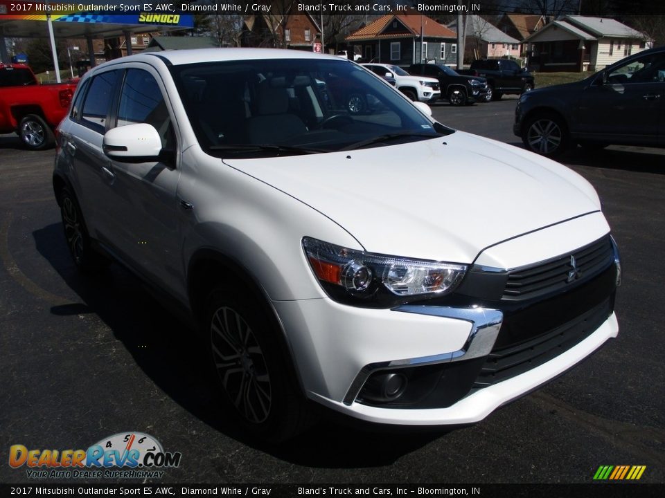 2017 Mitsubishi Outlander Sport ES AWC Diamond White / Gray Photo #5