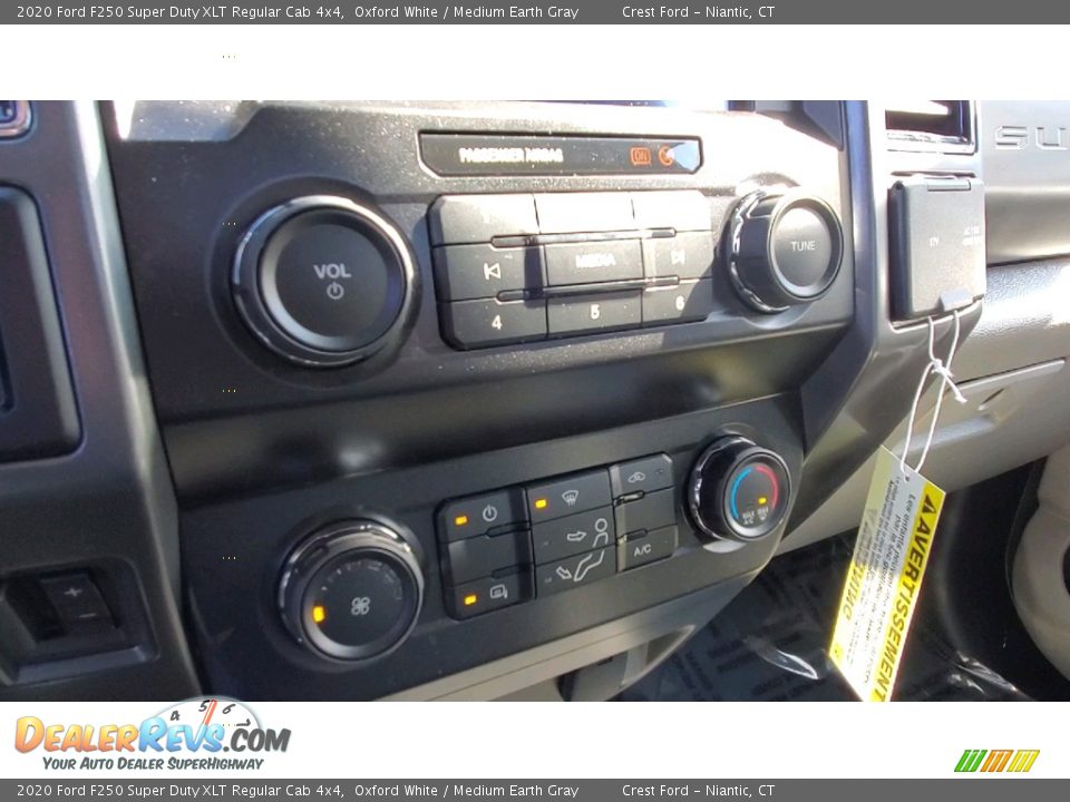 2020 Ford F250 Super Duty XLT Regular Cab 4x4 Oxford White / Medium Earth Gray Photo #15