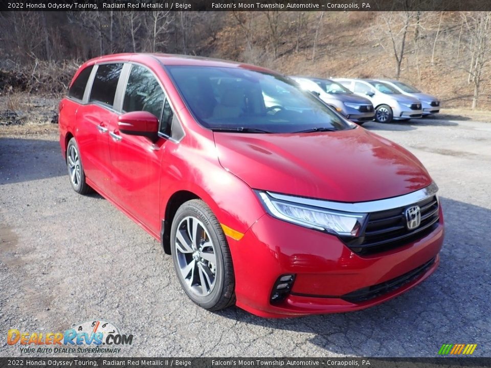Front 3/4 View of 2022 Honda Odyssey Touring Photo #5