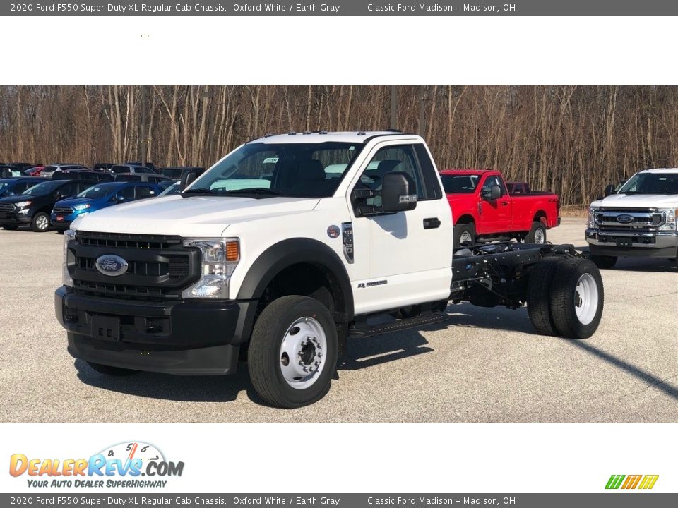 Front 3/4 View of 2020 Ford F550 Super Duty XL Regular Cab Chassis Photo #1
