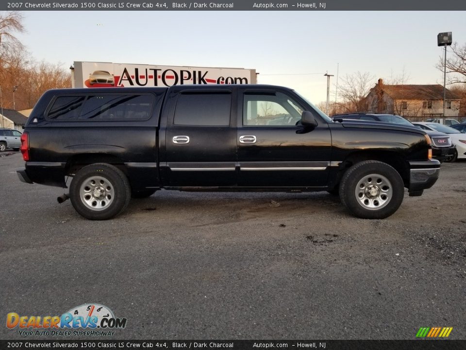 2007 Chevrolet Silverado 1500 Classic LS Crew Cab 4x4 Black / Dark Charcoal Photo #2