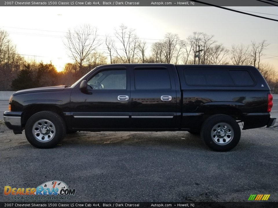 2007 Chevrolet Silverado 1500 Classic LS Crew Cab 4x4 Black / Dark Charcoal Photo #6