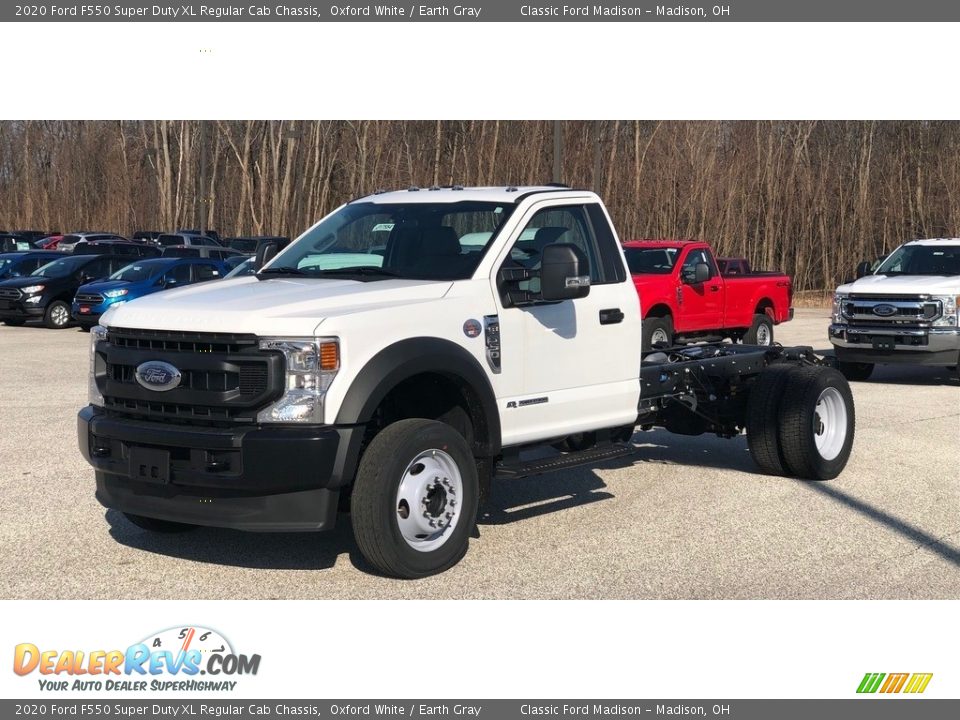 2020 Ford F550 Super Duty XL Regular Cab Chassis Oxford White / Earth Gray Photo #2