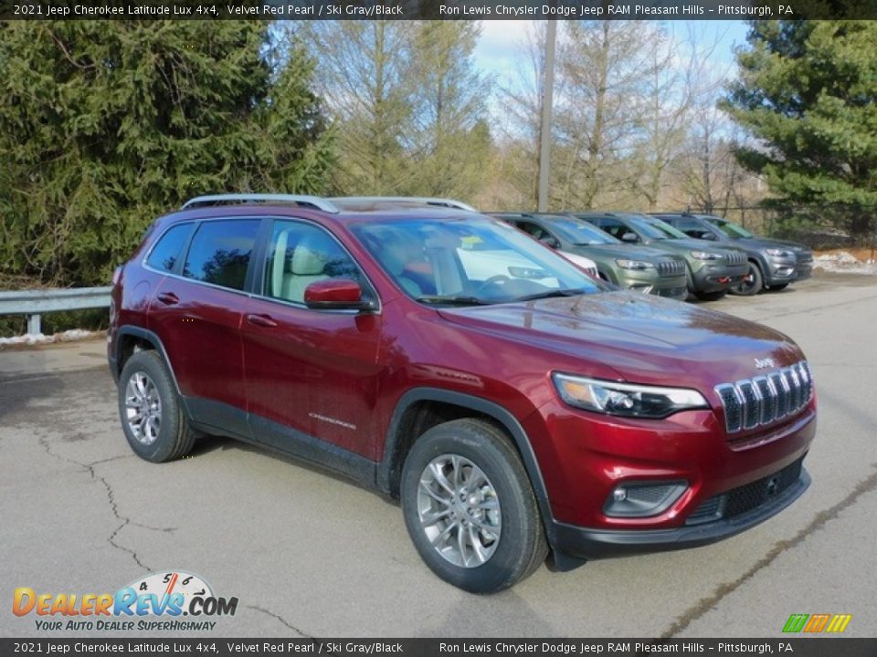 2021 Jeep Cherokee Latitude Lux 4x4 Velvet Red Pearl / Ski Gray/Black Photo #3