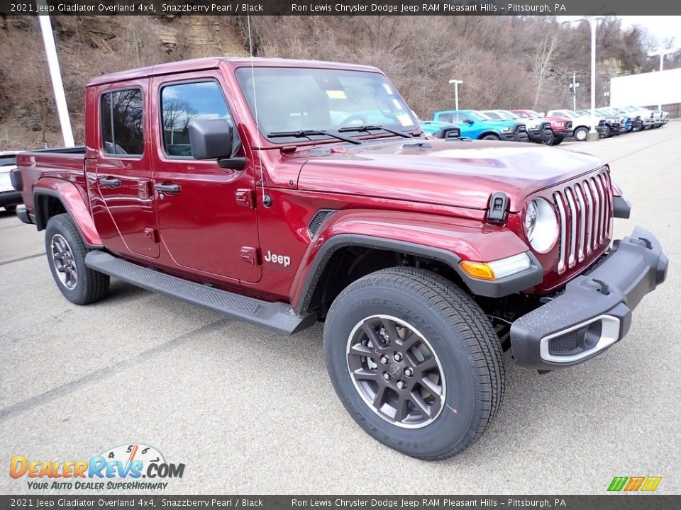 Front 3/4 View of 2021 Jeep Gladiator Overland 4x4 Photo #7