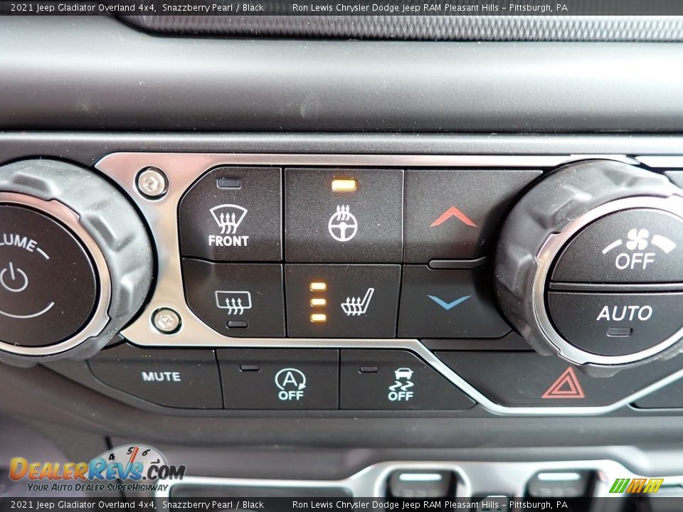 Controls of 2021 Jeep Gladiator Overland 4x4 Photo #17