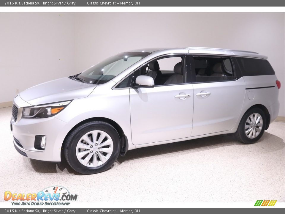 Front 3/4 View of 2016 Kia Sedona SX Photo #3