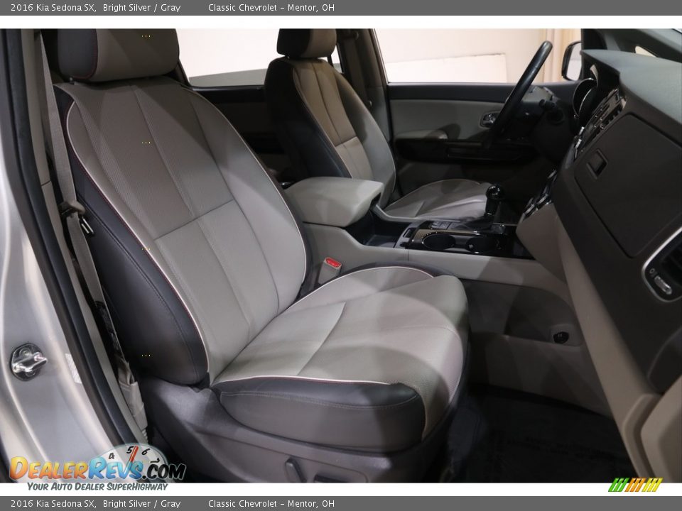 Front Seat of 2016 Kia Sedona SX Photo #15