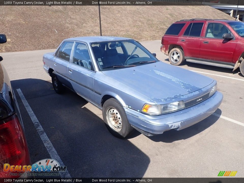 Front 3/4 View of 1989 Toyota Camry Sedan Photo #2