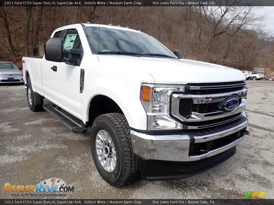 2021 Ford F250 Super Duty XL SuperCab 4x4 Oxford White / Medium Earth Gray Photo #3