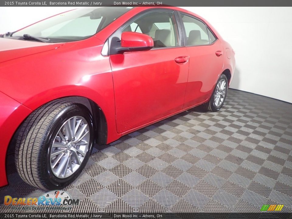 2015 Toyota Corolla LE Barcelona Red Metallic / Ivory Photo #11