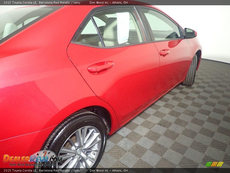 2015 Toyota Corolla LE Barcelona Red Metallic / Ivory Photo #20