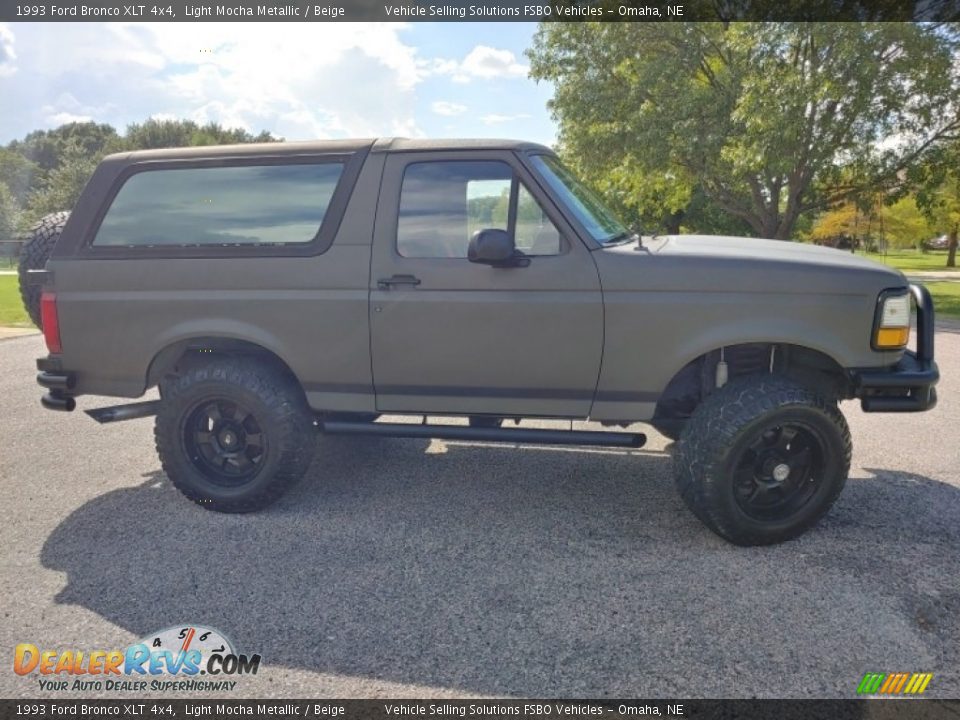 1993 Ford Bronco XLT 4x4 Light Mocha Metallic / Beige Photo #1