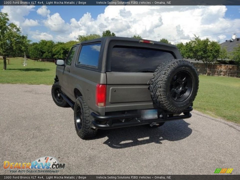 1993 Ford Bronco XLT 4x4 Light Mocha Metallic / Beige Photo #3