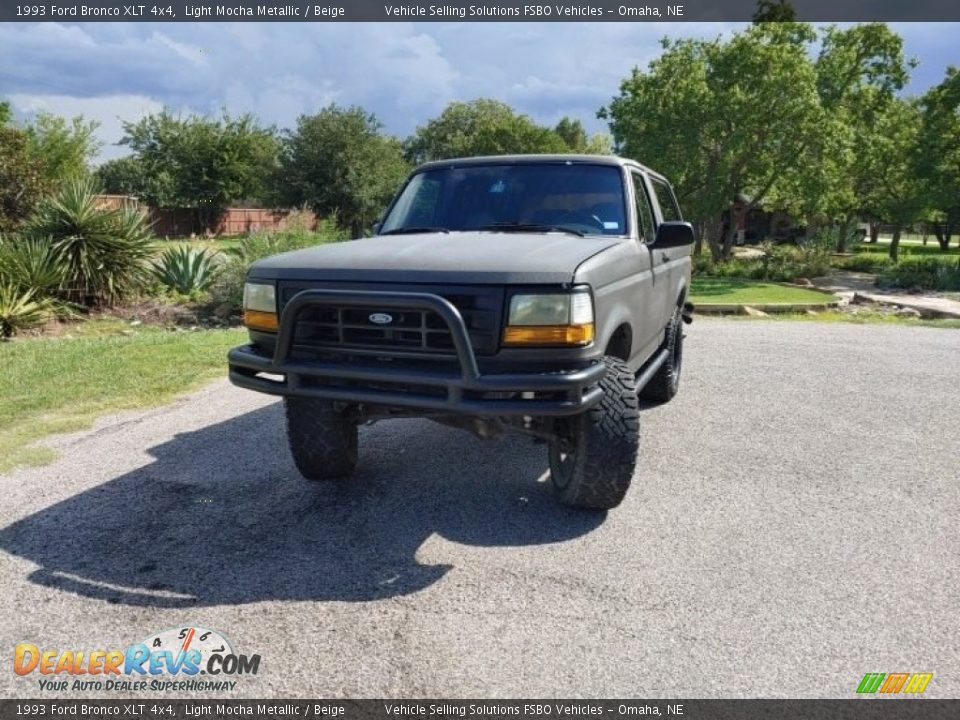 1993 Ford Bronco XLT 4x4 Light Mocha Metallic / Beige Photo #4