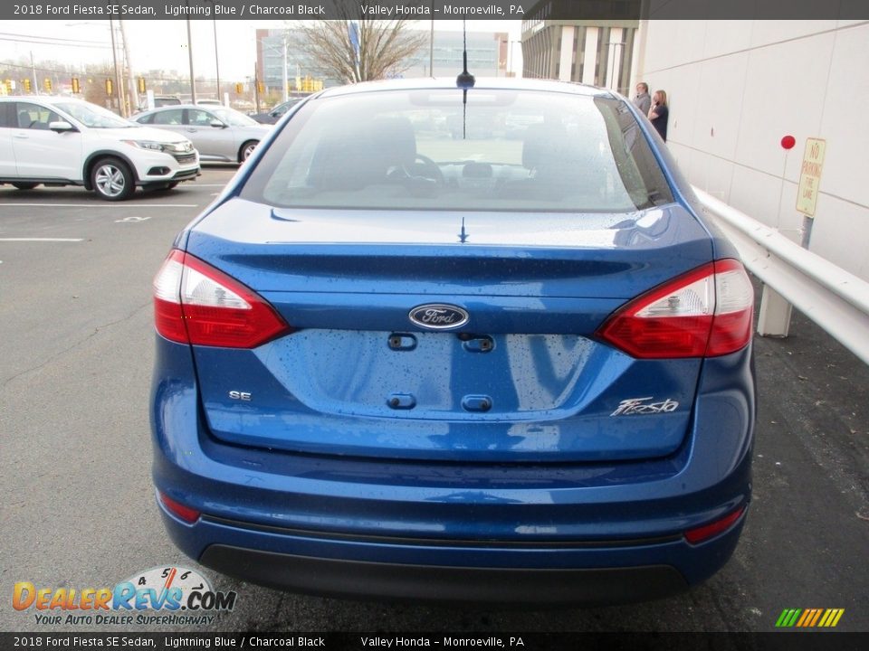 2018 Ford Fiesta SE Sedan Lightning Blue / Charcoal Black Photo #4