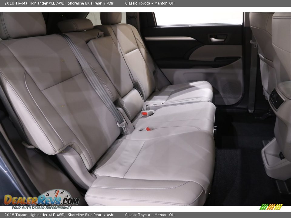 2018 Toyota Highlander XLE AWD Shoreline Blue Pearl / Ash Photo #17