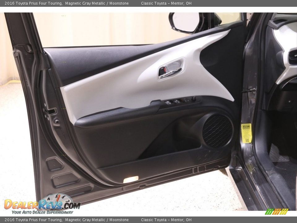2016 Toyota Prius Four Touring Magnetic Gray Metallic / Moonstone Photo #4