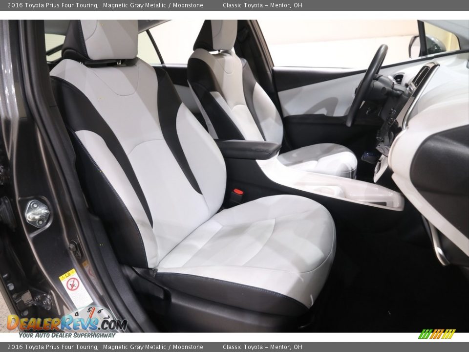 2016 Toyota Prius Four Touring Magnetic Gray Metallic / Moonstone Photo #17