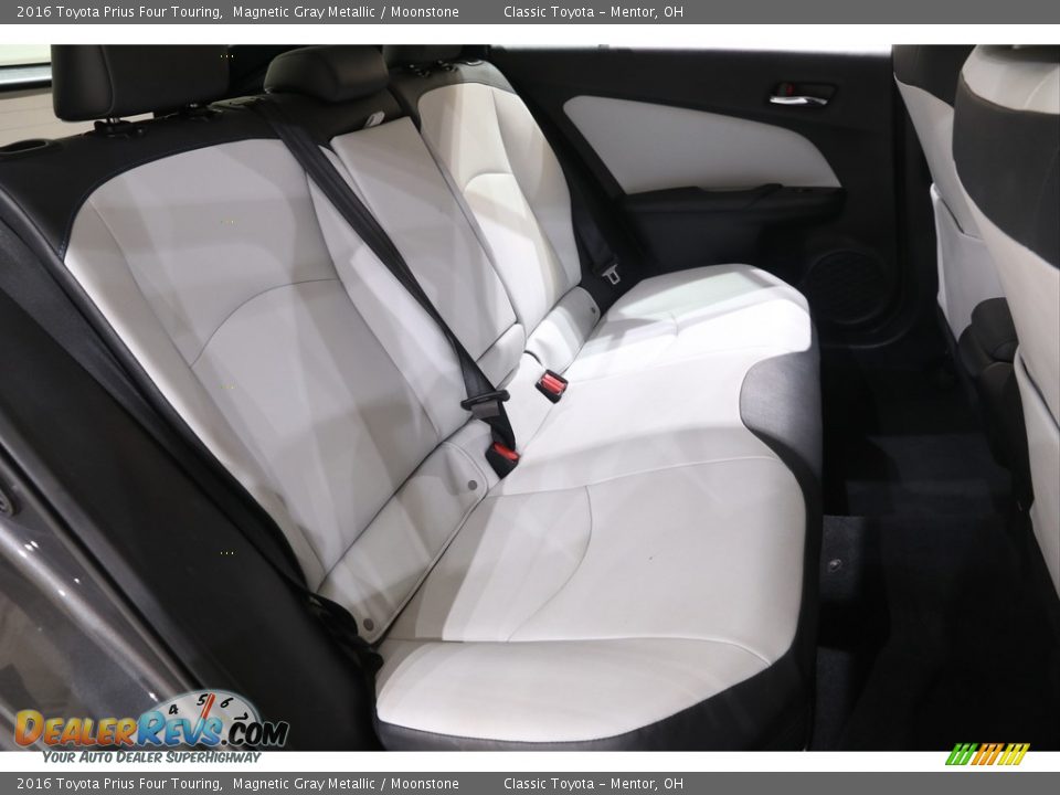 2016 Toyota Prius Four Touring Magnetic Gray Metallic / Moonstone Photo #18