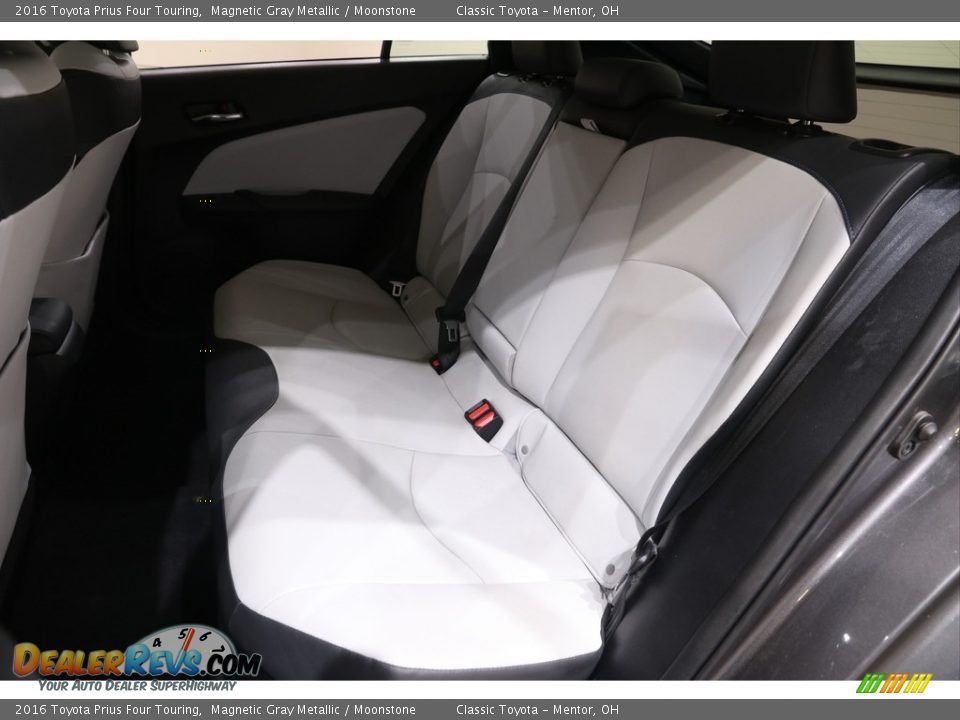 2016 Toyota Prius Four Touring Magnetic Gray Metallic / Moonstone Photo #19
