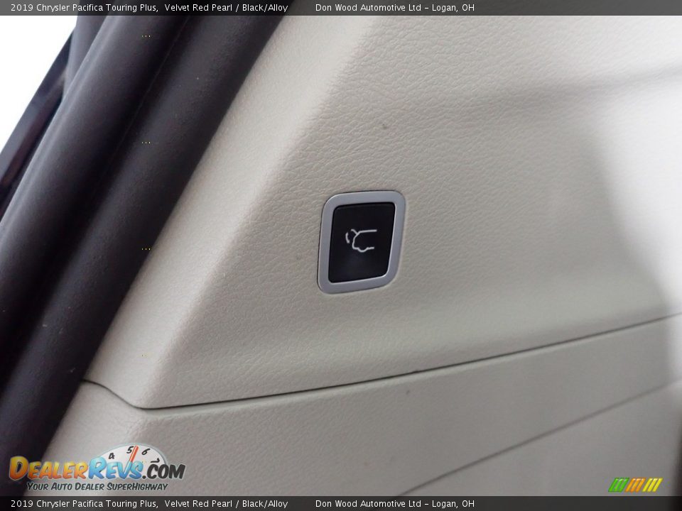 2019 Chrysler Pacifica Touring Plus Velvet Red Pearl / Black/Alloy Photo #17