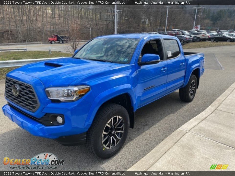 Front 3/4 View of 2021 Toyota Tacoma TRD Sport Double Cab 4x4 Photo #12