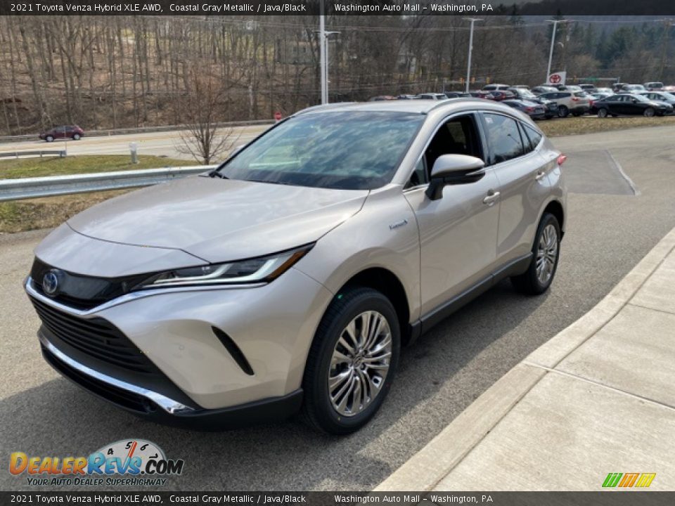 Front 3/4 View of 2021 Toyota Venza Hybrid XLE AWD Photo #11