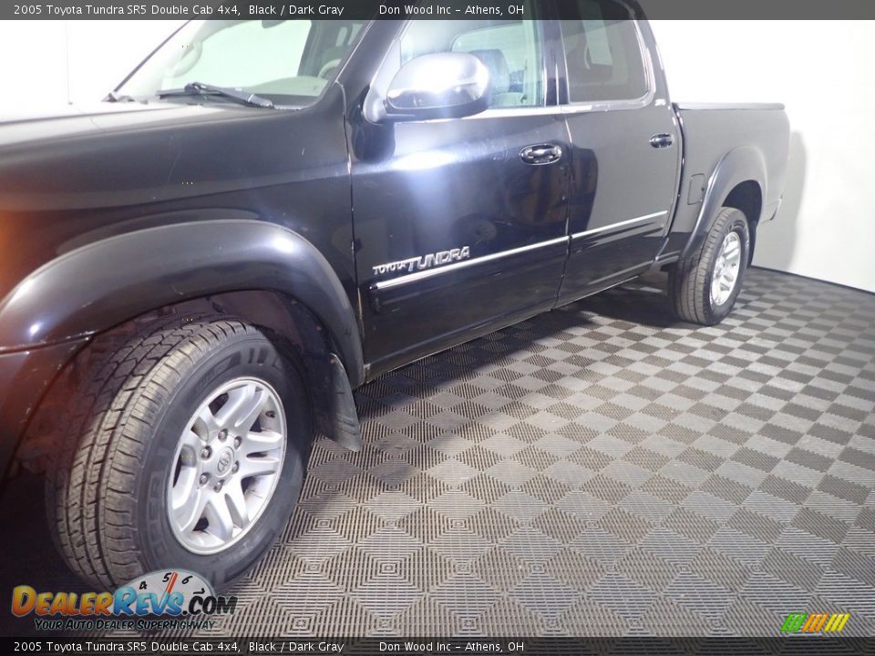 2005 Toyota Tundra SR5 Double Cab 4x4 Black / Dark Gray Photo #9