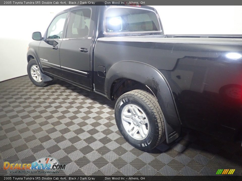 2005 Toyota Tundra SR5 Double Cab 4x4 Black / Dark Gray Photo #16
