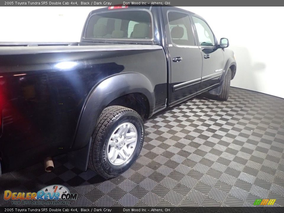 2005 Toyota Tundra SR5 Double Cab 4x4 Black / Dark Gray Photo #17