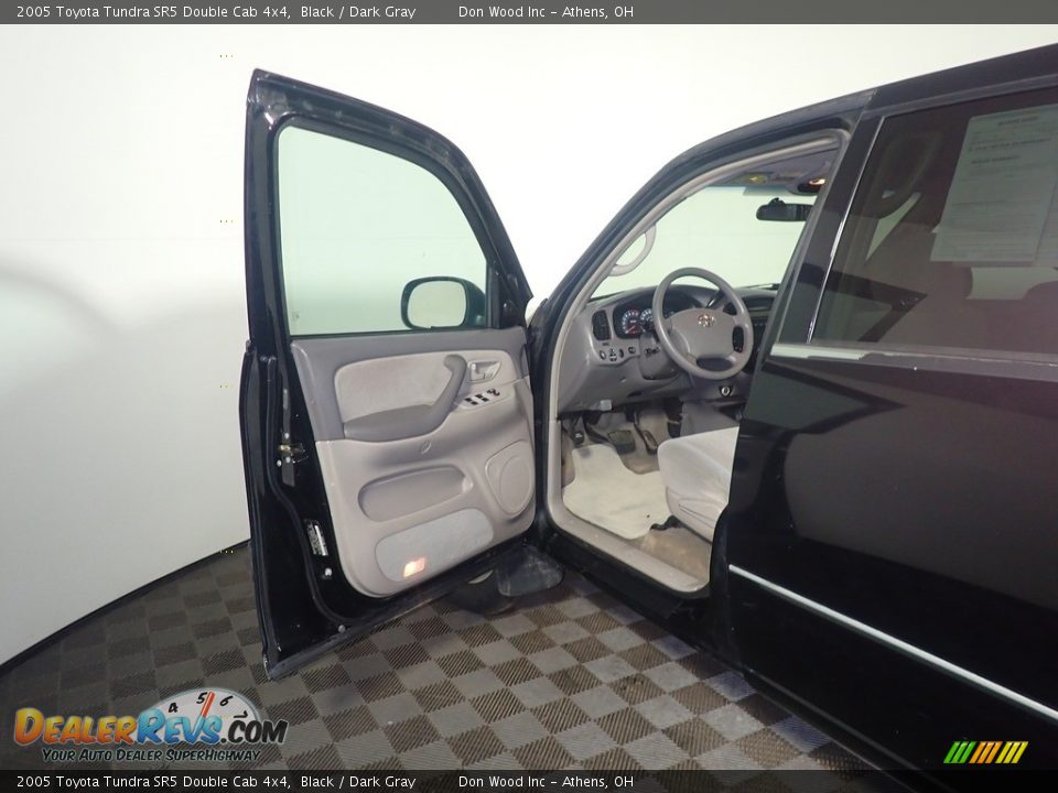 2005 Toyota Tundra SR5 Double Cab 4x4 Black / Dark Gray Photo #18