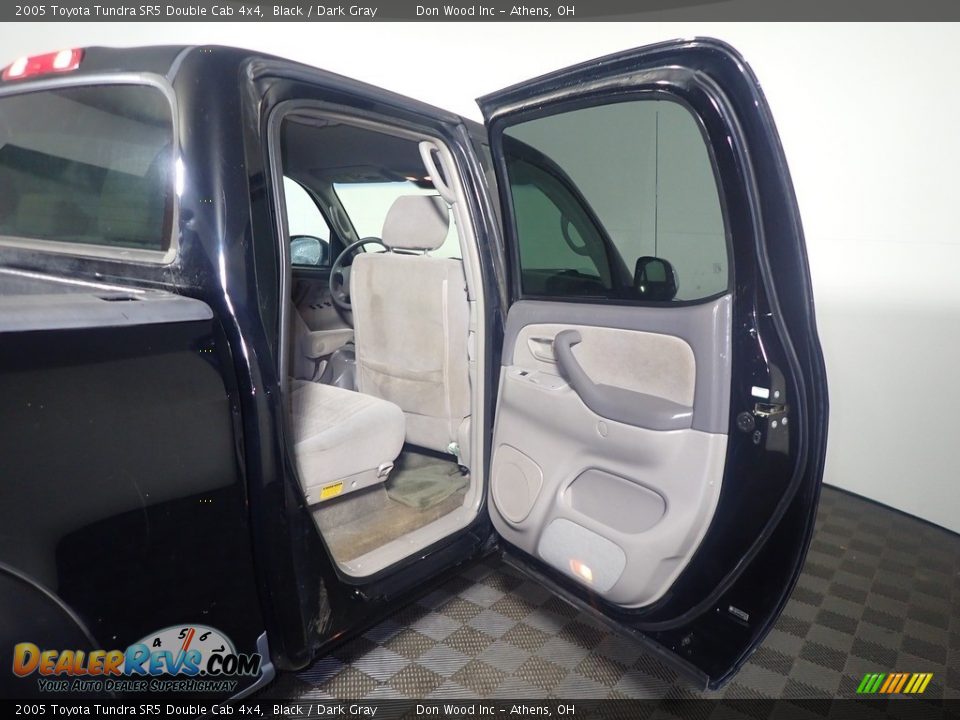 2005 Toyota Tundra SR5 Double Cab 4x4 Black / Dark Gray Photo #32
