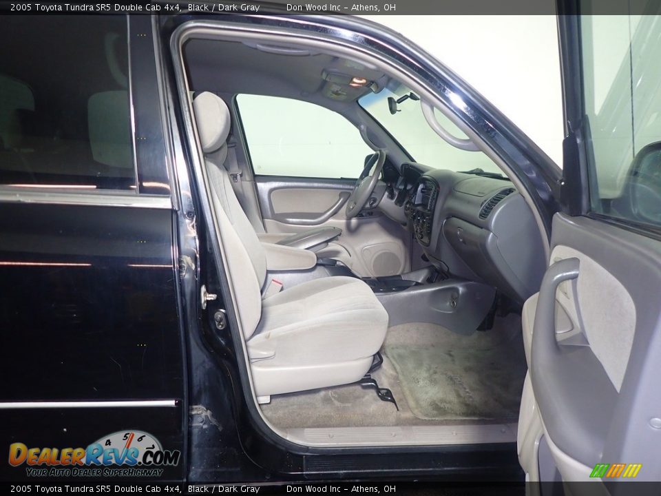 2005 Toyota Tundra SR5 Double Cab 4x4 Black / Dark Gray Photo #35