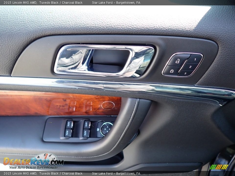 Door Panel of 2015 Lincoln MKS AWD Photo #13
